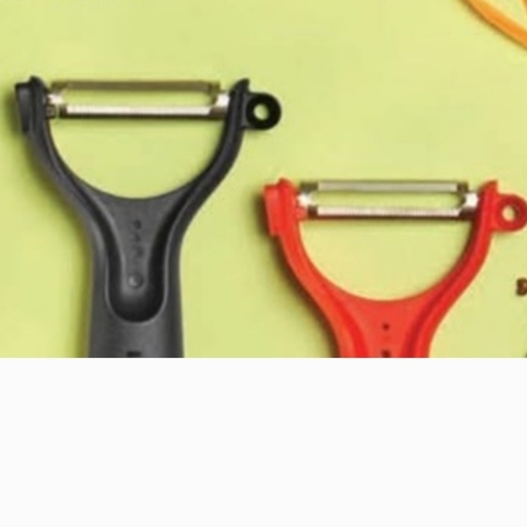 Tupperware Ergonomic 5-n-1 Horizontal Peeler Citrus Herbs Multipurpose Red Black - Picture 2 of 16